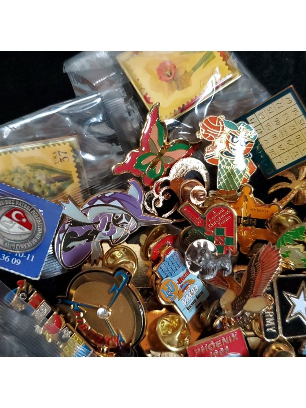 Label Pin Lot Mixed Assorted Travel Sport Collegiate Religious Figural 90pc
